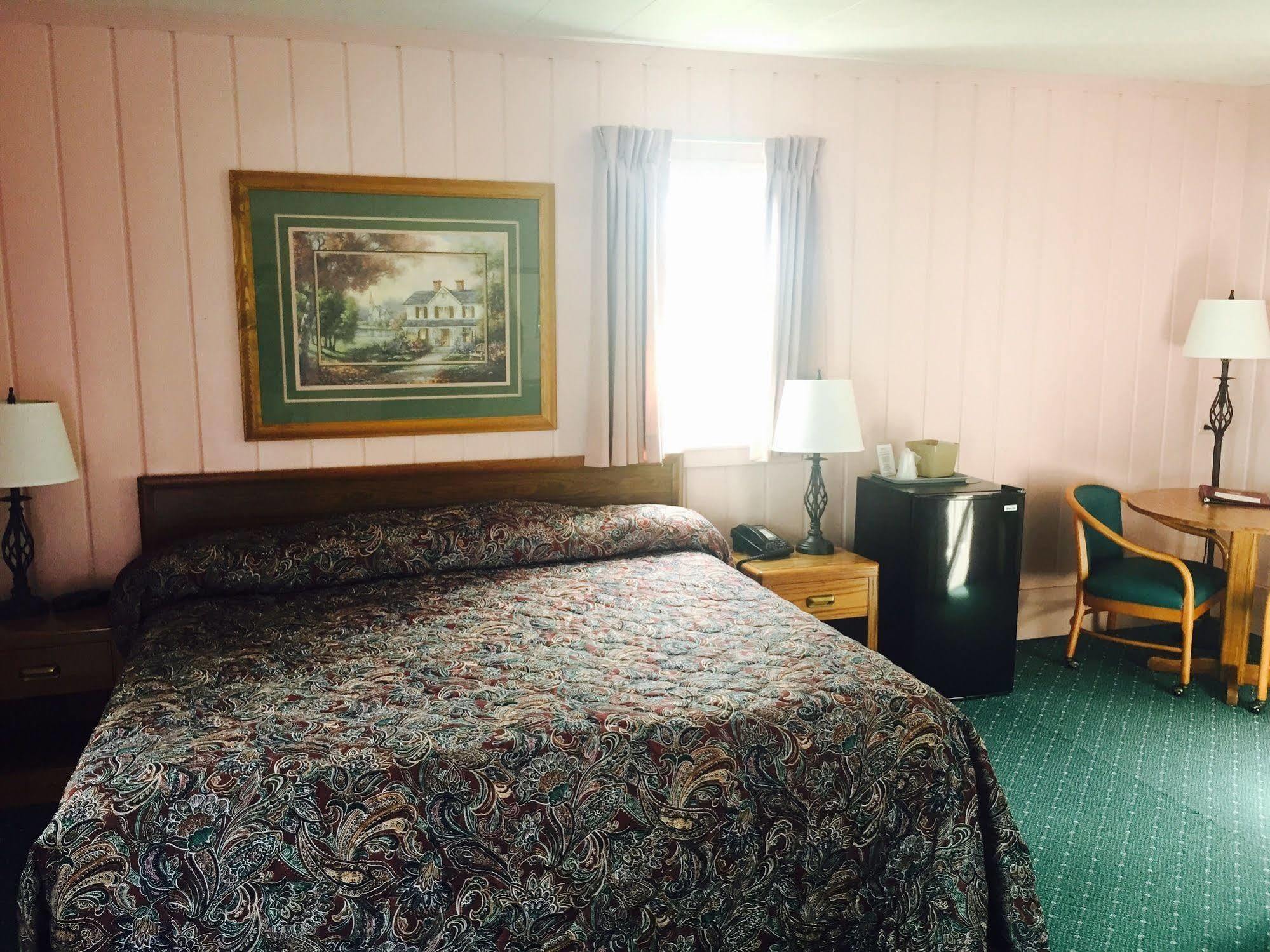 Rainbow Motel Mackinaw City Exterior photo