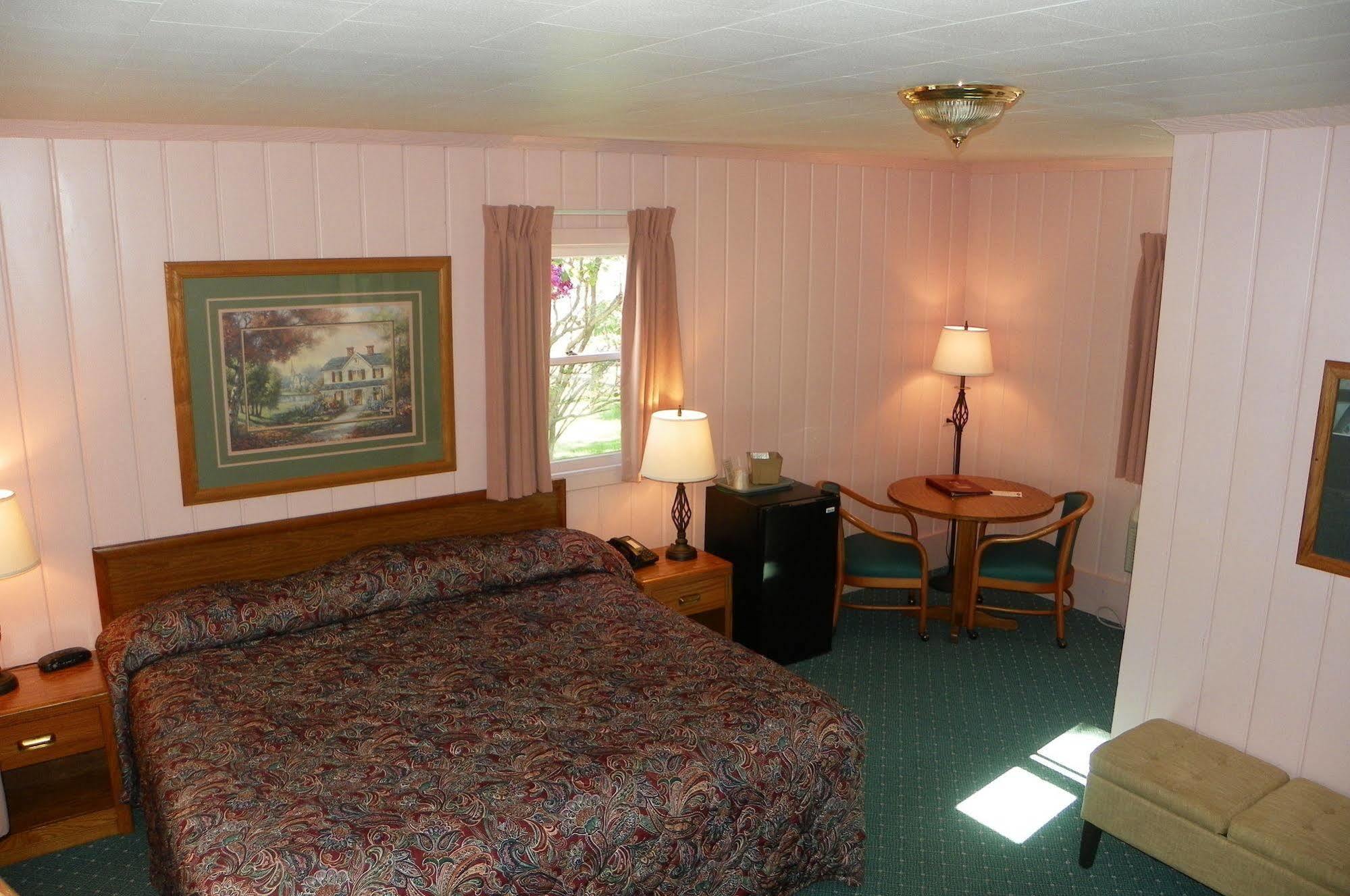 Rainbow Motel Mackinaw City Exterior photo